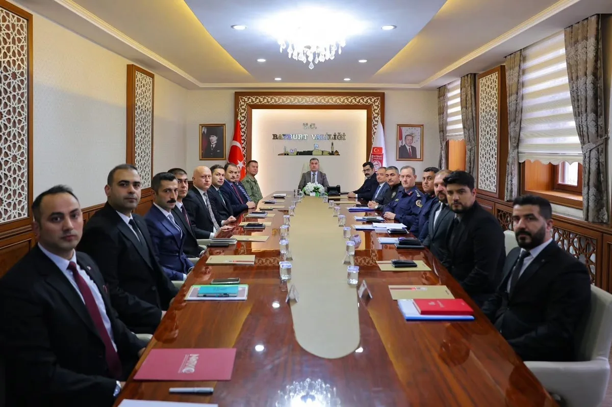 Bayburt'ta güvenlik ve asayiş çalışmaları Vali Eldivan başkanlığında görüşüldü