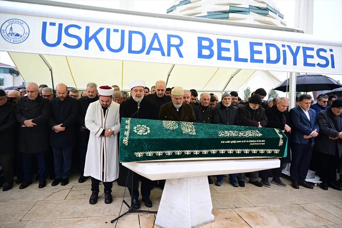 Kolon kanserinden hayatını kaybeden yazar Cevat Özkaya İstanbul'da defnedildi