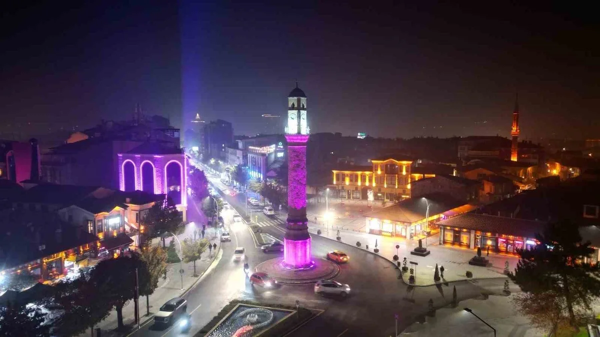 Çorum'da sıcaklık düşünce sis etkili oldu, görüş mesafesi yer yer azaldı