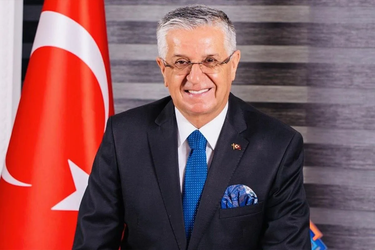 Kemer Belediye Başkanı Necati Topaloğlu, 8 meclis üyesiyle CHP’den istifa etti