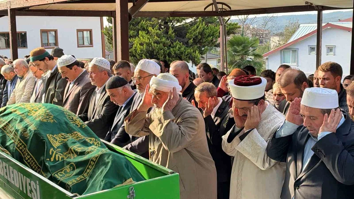 Kalp krizi sonucu ölen iş adamı Yusuf Akdoğan, Düzce Kaynaşlı'da toprağa verildi