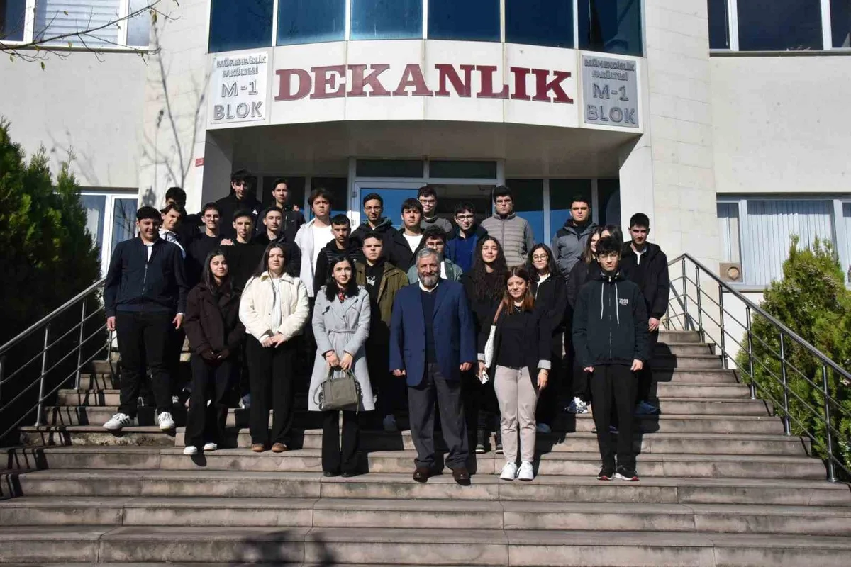 Düzce Teknokent MTAL öğrencileri Düzce Üniversitesi Mühendislik Fakültesini gezdi