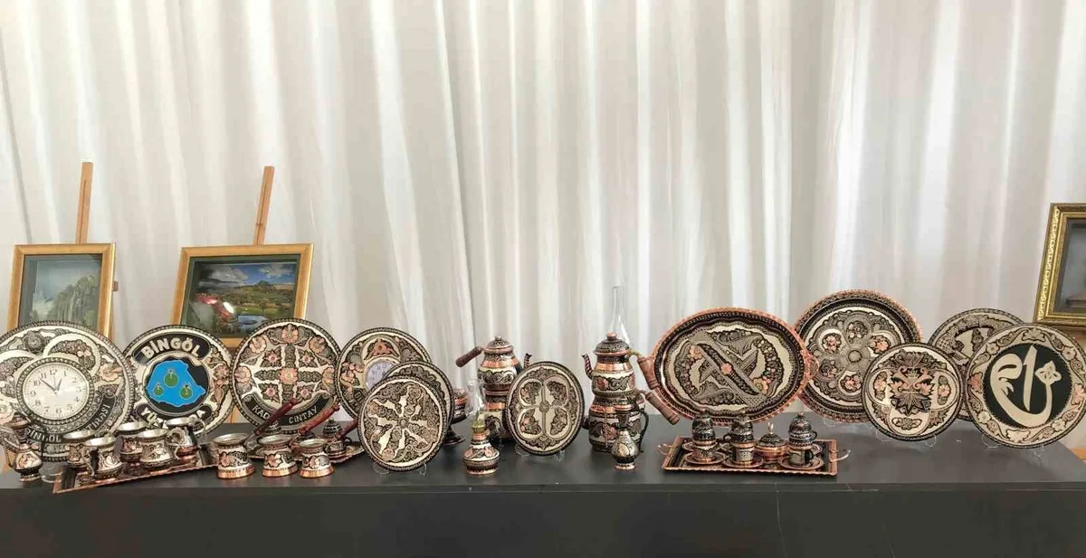 Bingöl'de kadınların bakır işlemeleri Kahire'deki 8. Turathna Fuarı'nda sergilendi