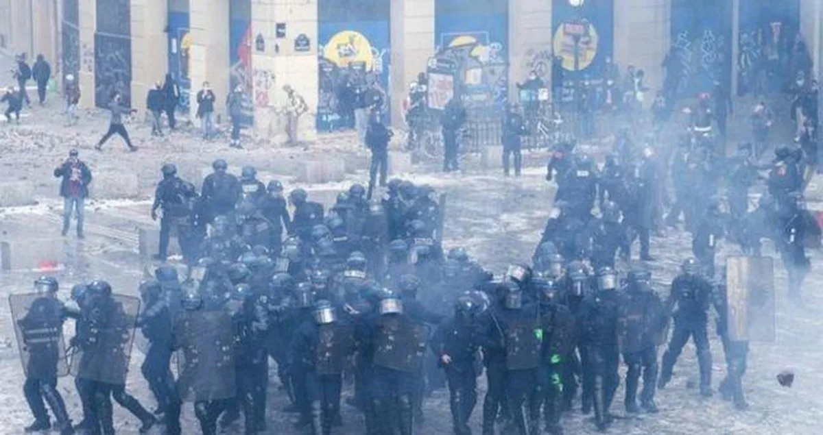 Fransa'da neler oluyor? SON DAKİKA! Fransa'da neden protesto var?