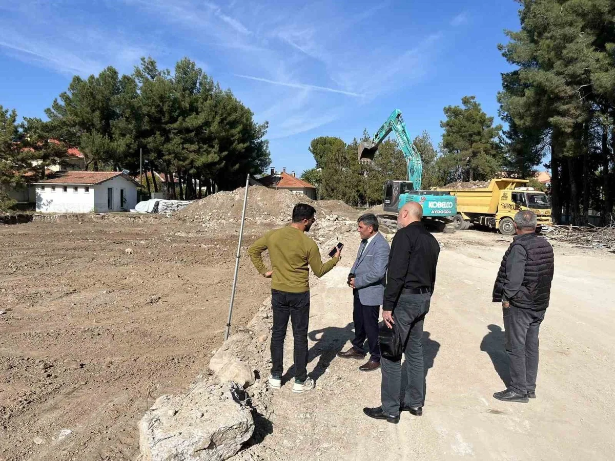 Denizli Çivril Karayahşiler'de 9 derslikli eğitim yerleşkesinin yapımı başladı