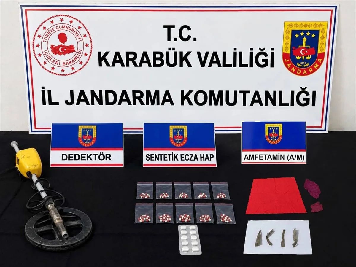 Karabük kent merkezinde jandarma operasyonlarında 10 zanlı gözaltına alındı