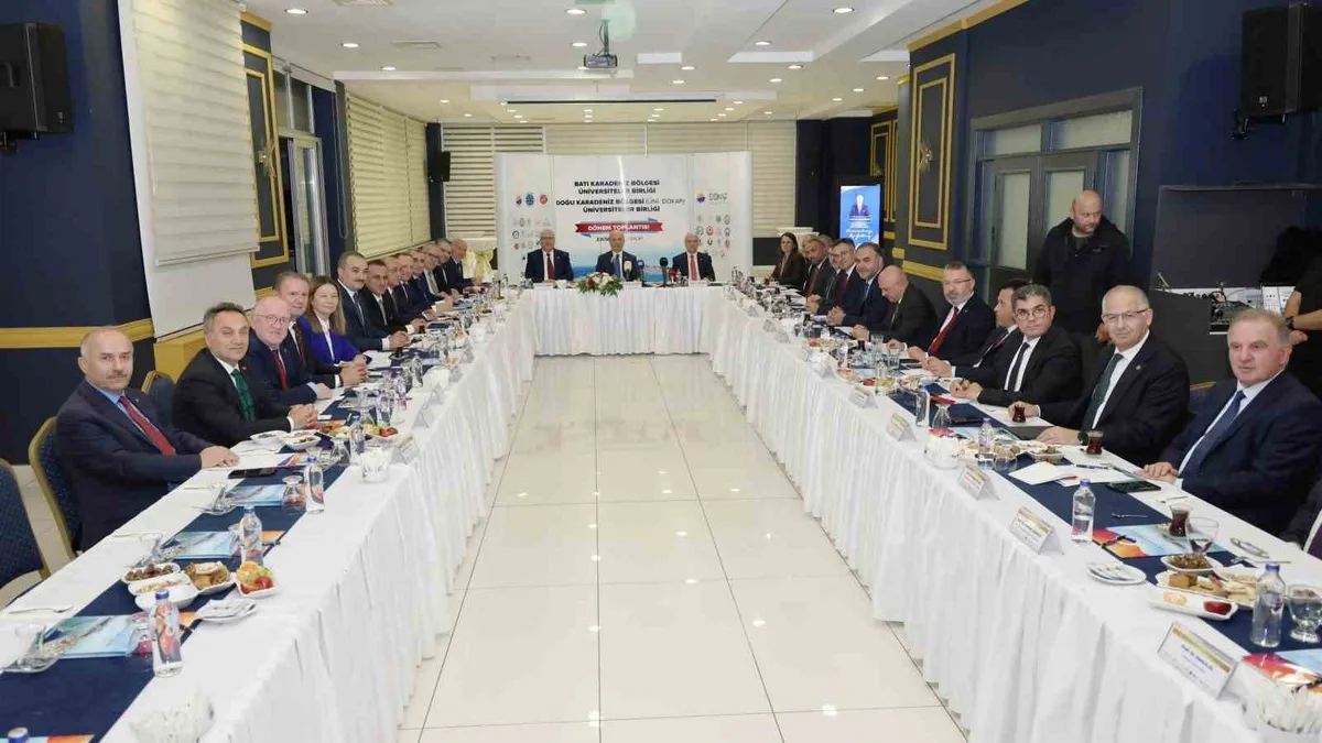 KBÜ Rektörü Kırışık, Sinop'taki ÜNİ-DOKAP ve Batı Karadeniz toplantısına katıldı