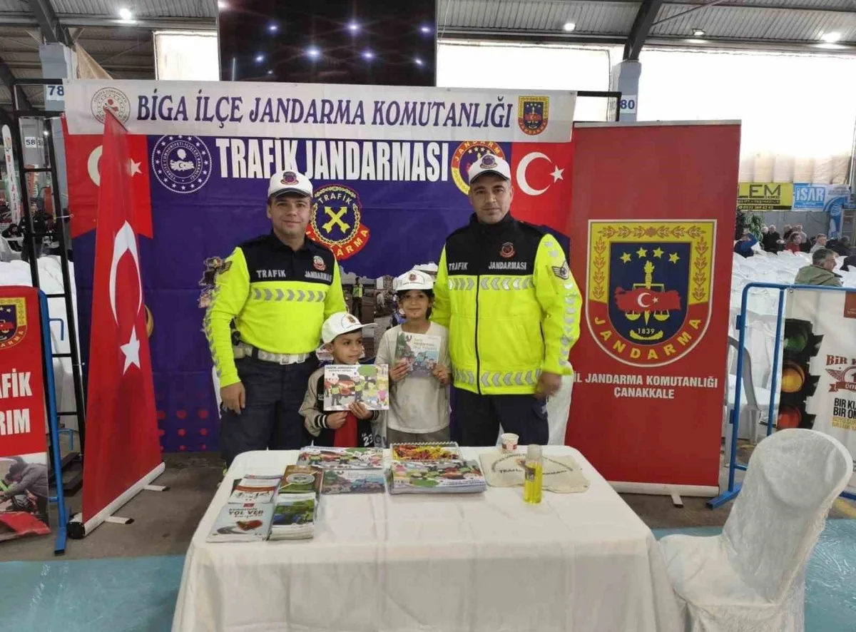 Çanakkale Biga'daki fuarda Trafik Jandarması 2 bin 750 kişiye ulaştı