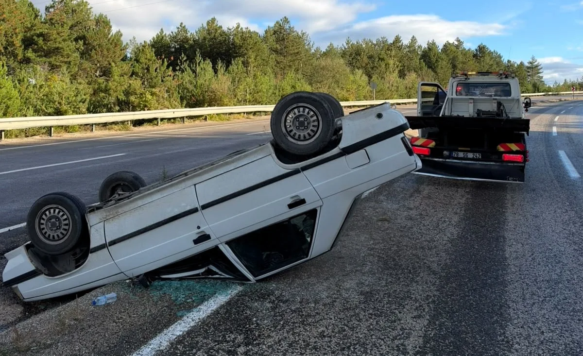 Karabük Safranbolu'da devrilen otomobilin sürücüsü yaralanıp hastaneye kaldırıldı