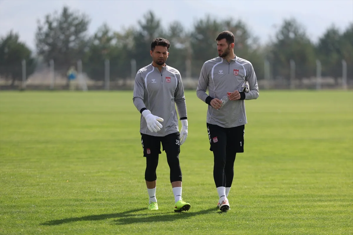 Taşdemir, Sivasspor'un Ümraniyespor maçı hazırlığında sakatlıklara dikkat çekti