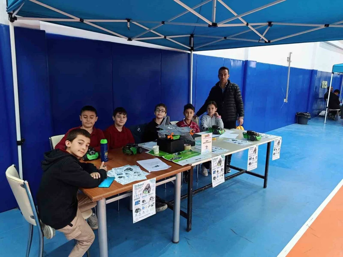 Emet'te ilkokul öğrencileri kodlama atölyesinde LEGO modellerini hareket ettirdi