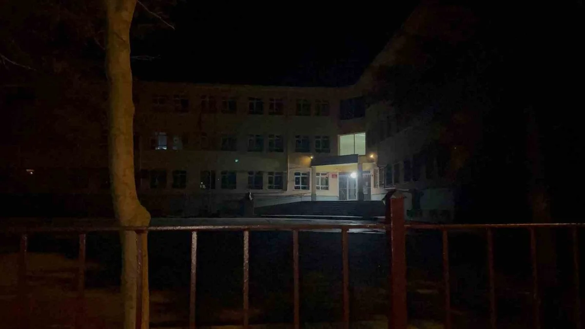 Eskişehir'de okul bahçesinde bıçaklanan gencin davasında 3 tutuklu sanık dinlendi