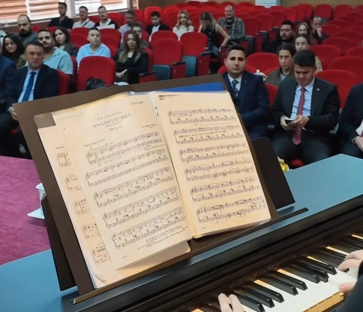 Kilis Valisi Kalaylı, müzik öğretmenleriyle sanat eğitimini değerlendirdi