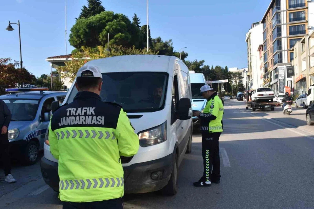 Sinop'ta 83 ticari yolcu aracı denetlendi, eksik bulunan 7 araca idari işlem yapıldı