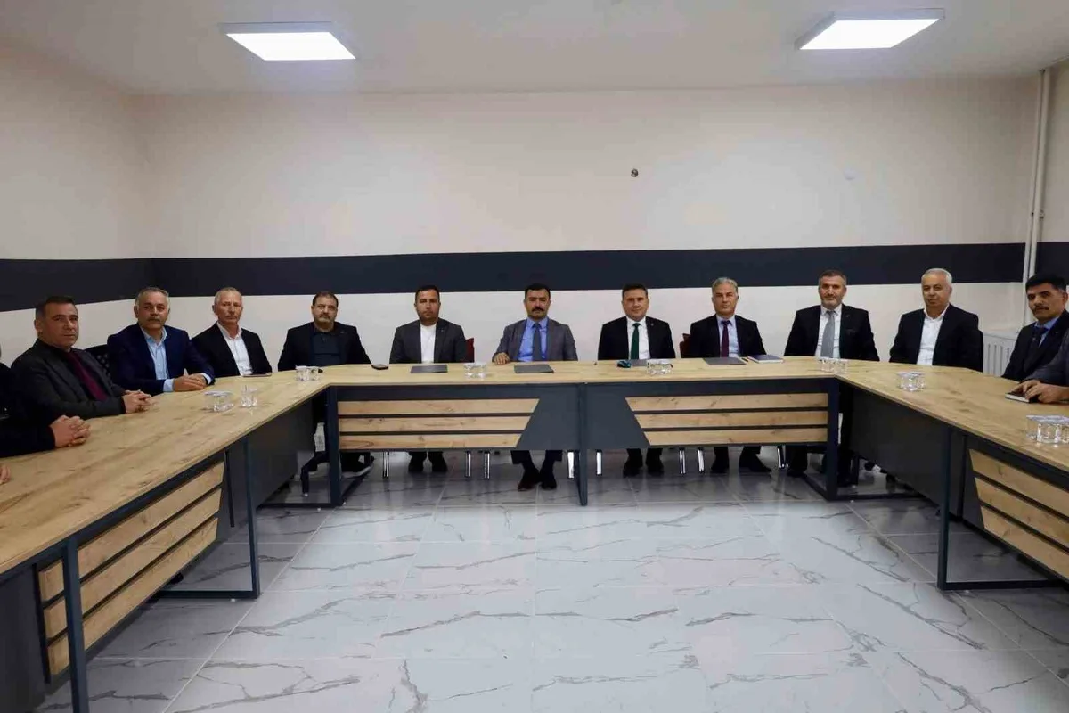 Adıyaman Kahta'da Kaymakam başkanlığında Milli Teknoloji Hamlesi toplantısı yapıldı