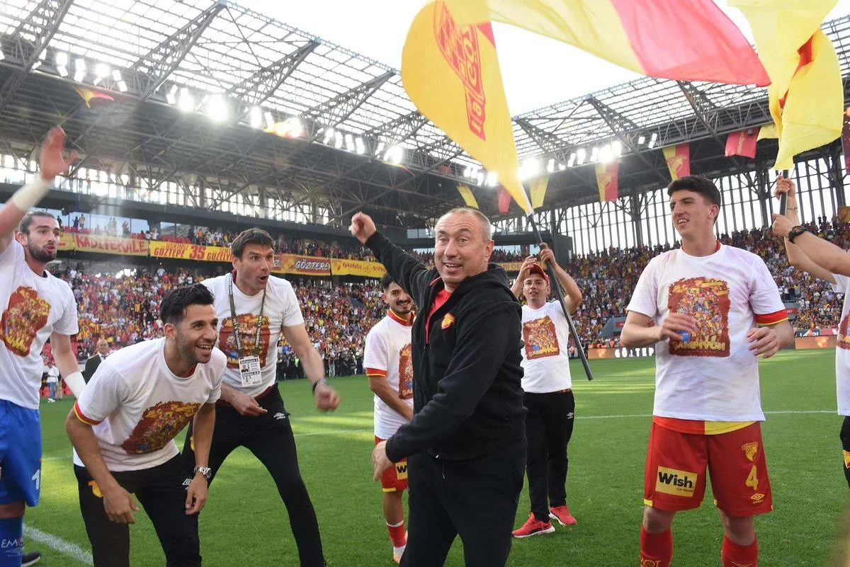 Stanimir Stoilov kimdir? Göztepe'nin hocası Stoilov Fenerbahçe'de oynadı mı?