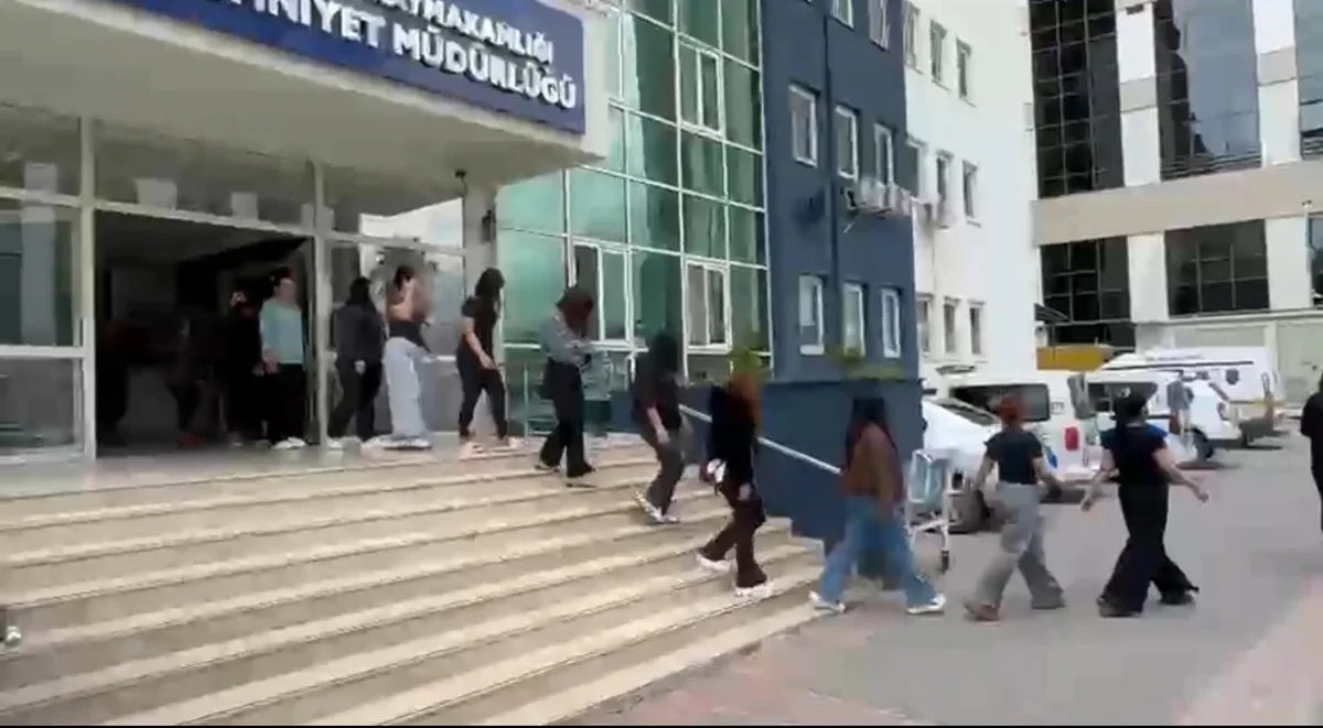 İskenderun'da SPA denetiminde 23 yabancı Geri Gönderme Merkezine teslim edildi