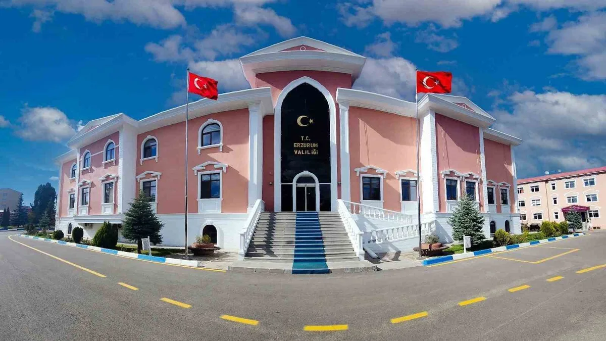 Erzurum'da 27 okulun bahçe duvarı ve çiti yenilendi, 7 okula nizamiye yapıldı