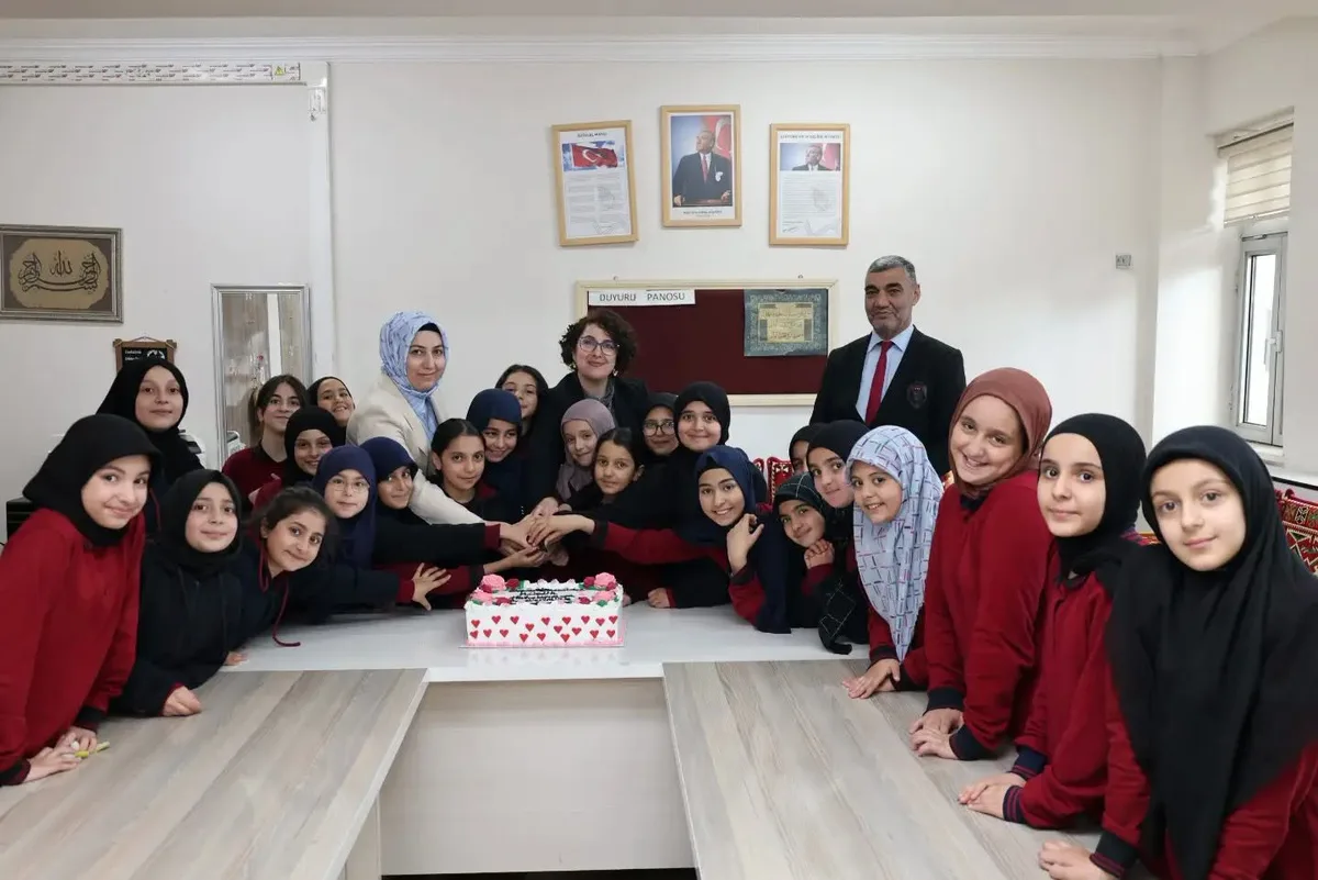 Ağrı'da Betül Bozkurt, hafızlık öğrencileriyle buluştu