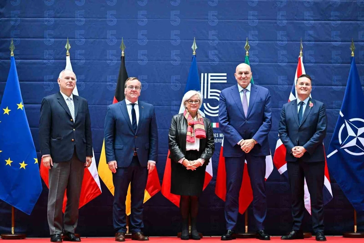 E5 savunma bakanları Paris'te Ukrayna desteğini ve Avrupa güvenliğini görüştü