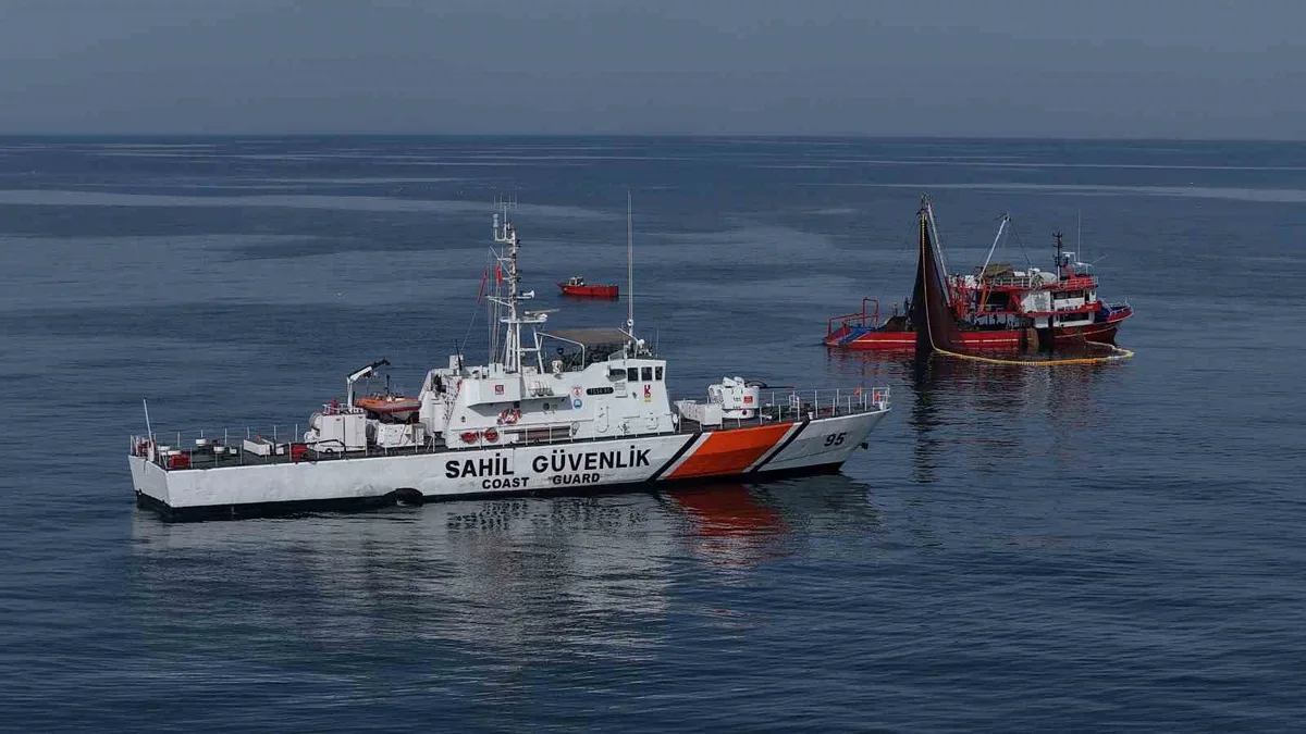 Sahil Güvenlik Doğu Karadeniz ekipleri palamut avında denetimi sıklaştırdı