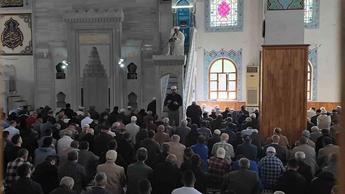 Çankırı'da cuma hutbesi işitme engelliler için işaret diline çevriliyor