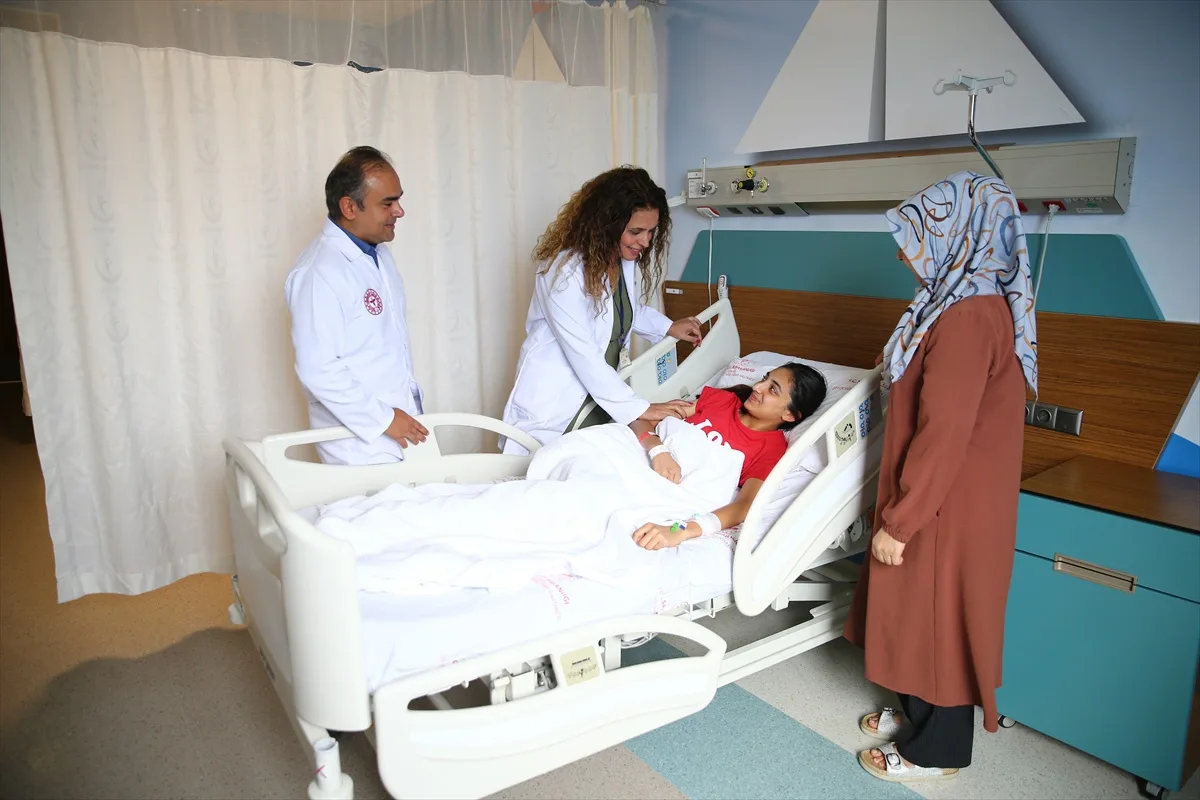 14 yaşındaki hastanın rektum tümörü Adana'da Kraske yöntemiyle çıkarıldı