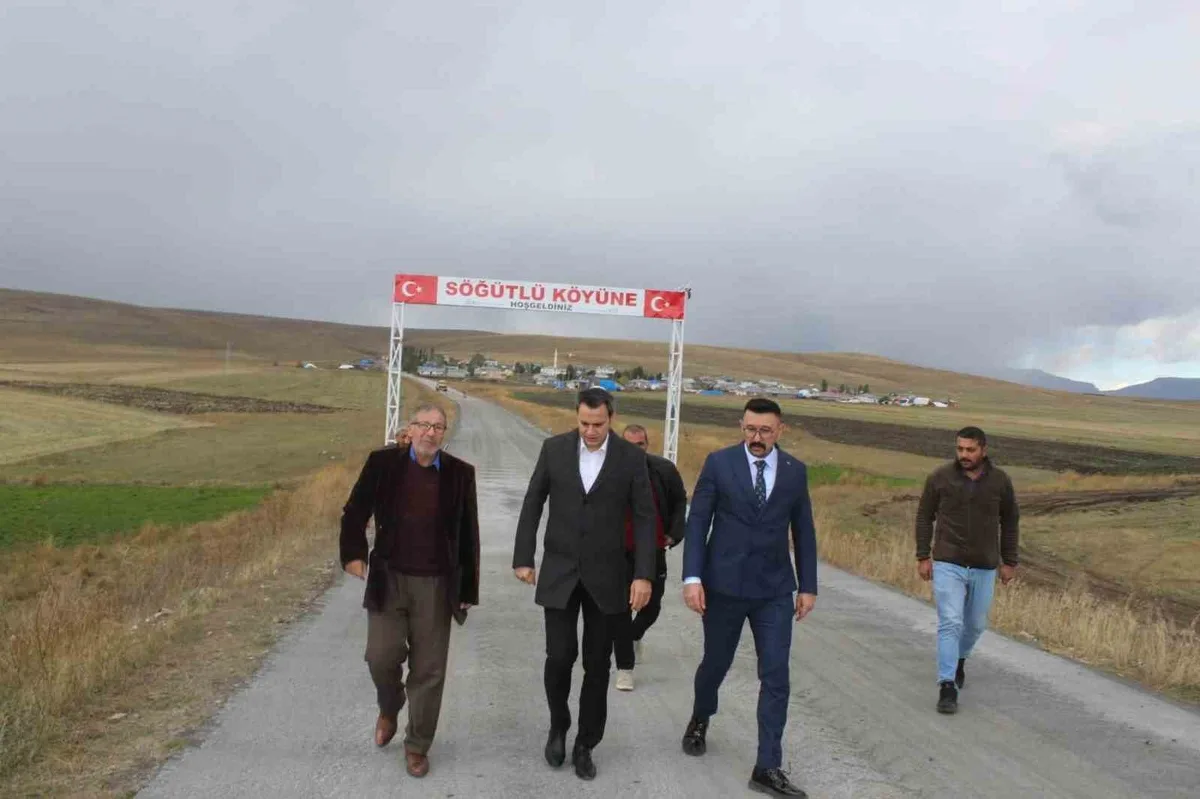 Selim Kaymakamı Semiz, Söğütlü ve Kaynarlı'da beton yol çalışmalarını inceledi
