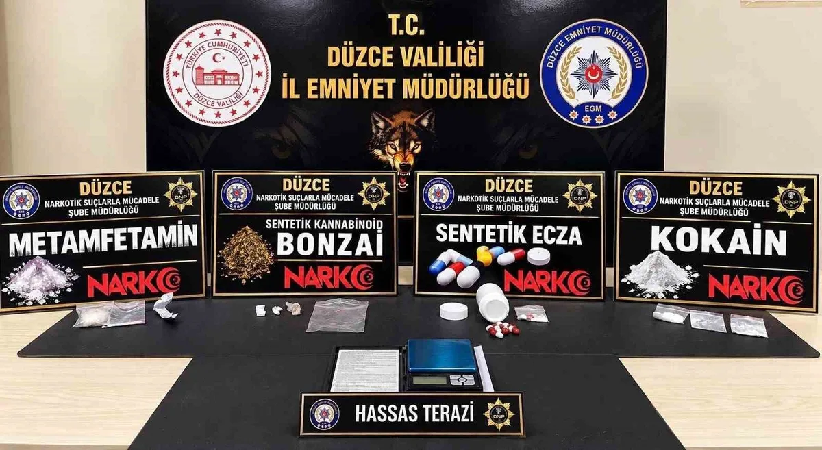 Düzce'de uyuşturucu operasyonunda 25 suç kaydı olduğu bildirilen şüpheli tutuklandı
