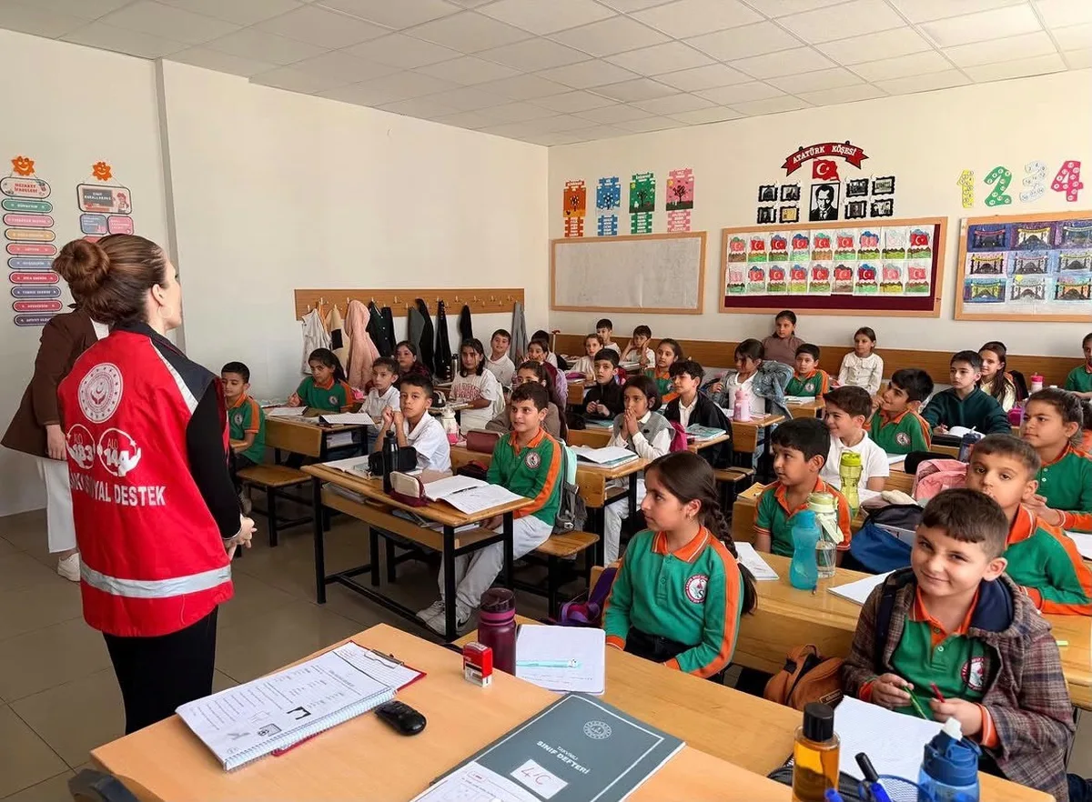 Adıyaman Kahta'da öğrencilere akran zorbalığına karşı farkındalık eğitimi verildi