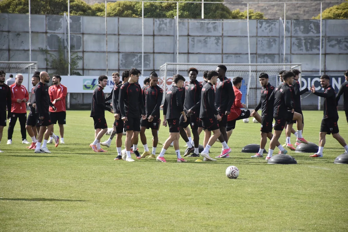 İsmet Taşdemir, Sivasspor'un transfer tahtasını belki açamayacaklarını söyledi