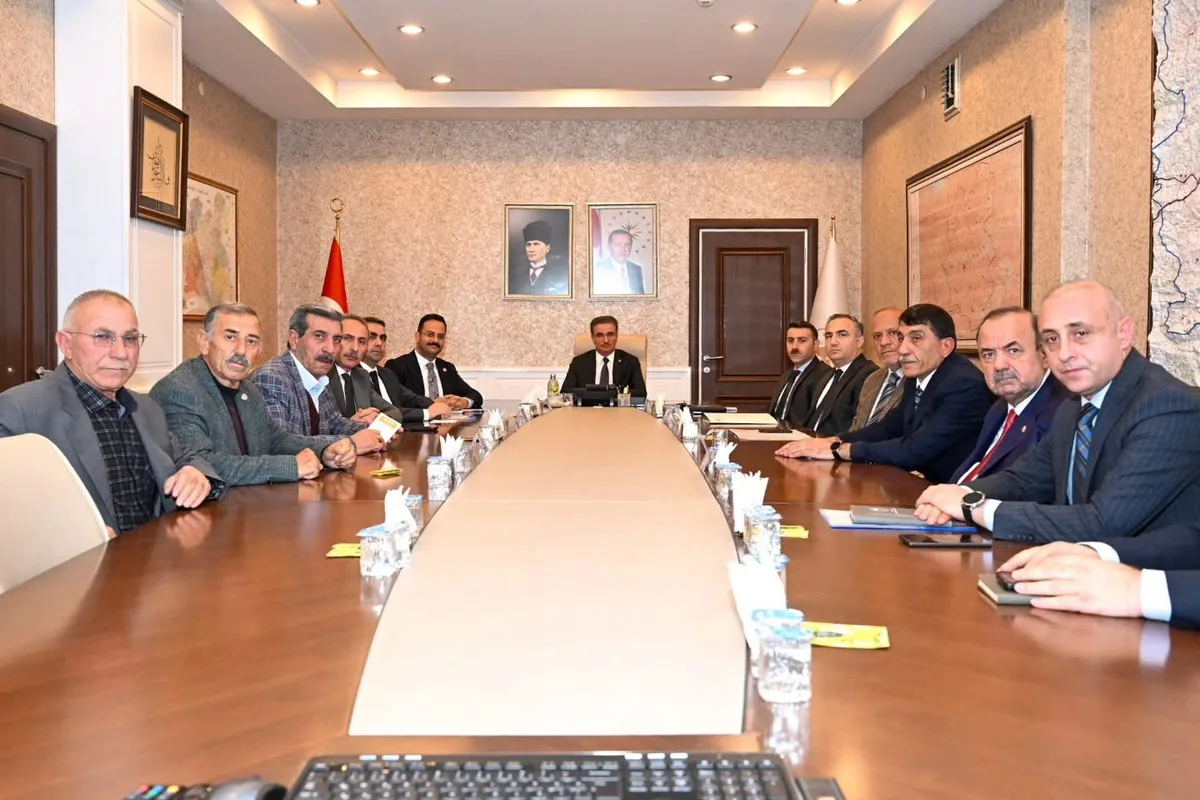Erzurum Valisi Baruş başkanlığında hayvan pazarı için üst düzey toplantı yapıldı