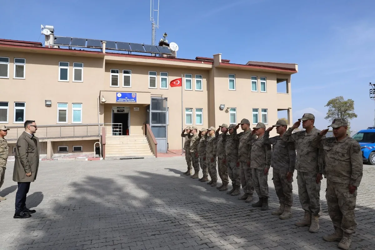Doğubayazıt Kaymakamı Ayvat, Tanıktepe Karakolunda jandarmayla görüştü