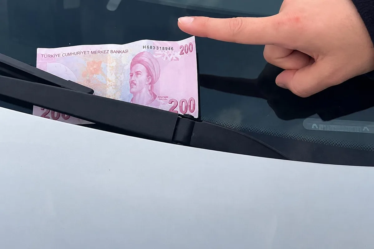 Arabanızın camında 200 TL gördüyseniz sakın almayın