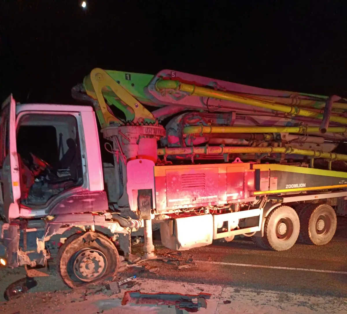 Beton mikseriyle çarpışan araç Malatya Hekimhan'da devrildi, 2 kişi yaralandı