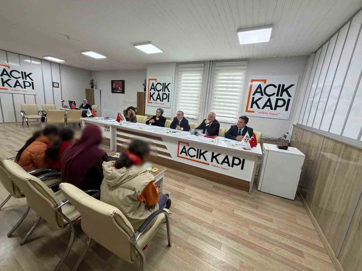 Kars Valisi Ziya Polat, Halk Günü'nde vatandaşları dinledi ve kurumlara talimat verdi
