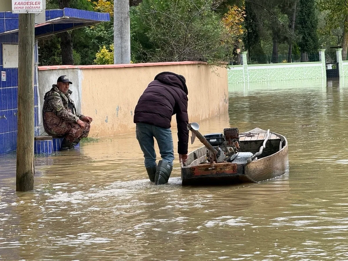 Sakarya Karasu'da longoz taştı, Denizköy ve İhsaniye sular altında kaldı