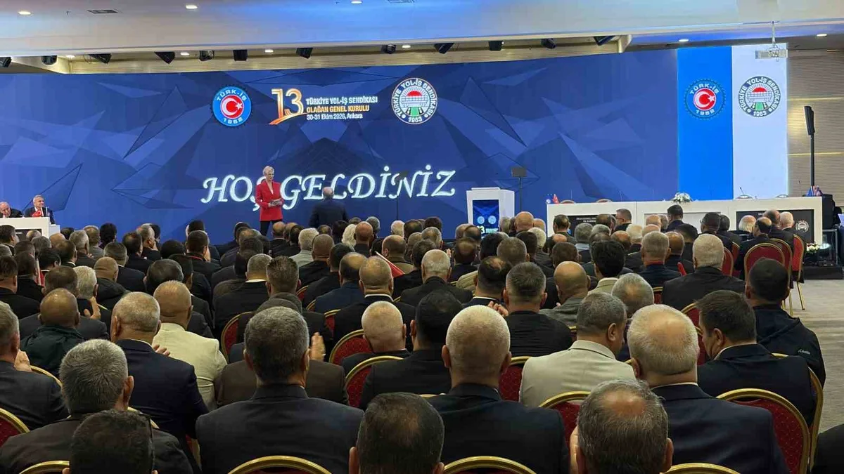 Uraloğlu, Yol-İş kurultayında sendikaların demokrasinin vazgeçilmezi olduğunu söyledi