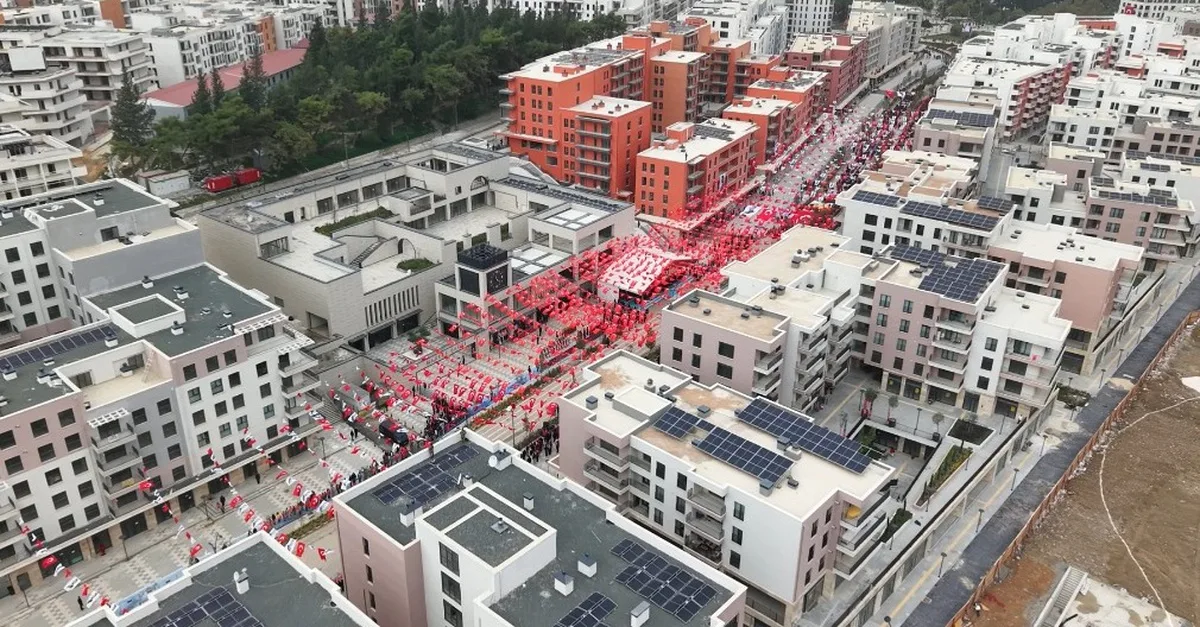 Hatay Antakya'da depremden 3 yıl sonra Atatürk Caddesi'nde Cumhuriyet Bayramı kutlandı