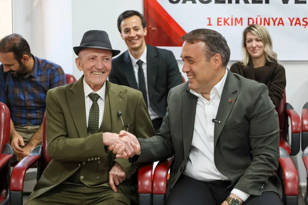 Bilecik Valisi Faik Oktay Sözer, huzurevinde yaşlıların talep ve önerilerini dinledi.