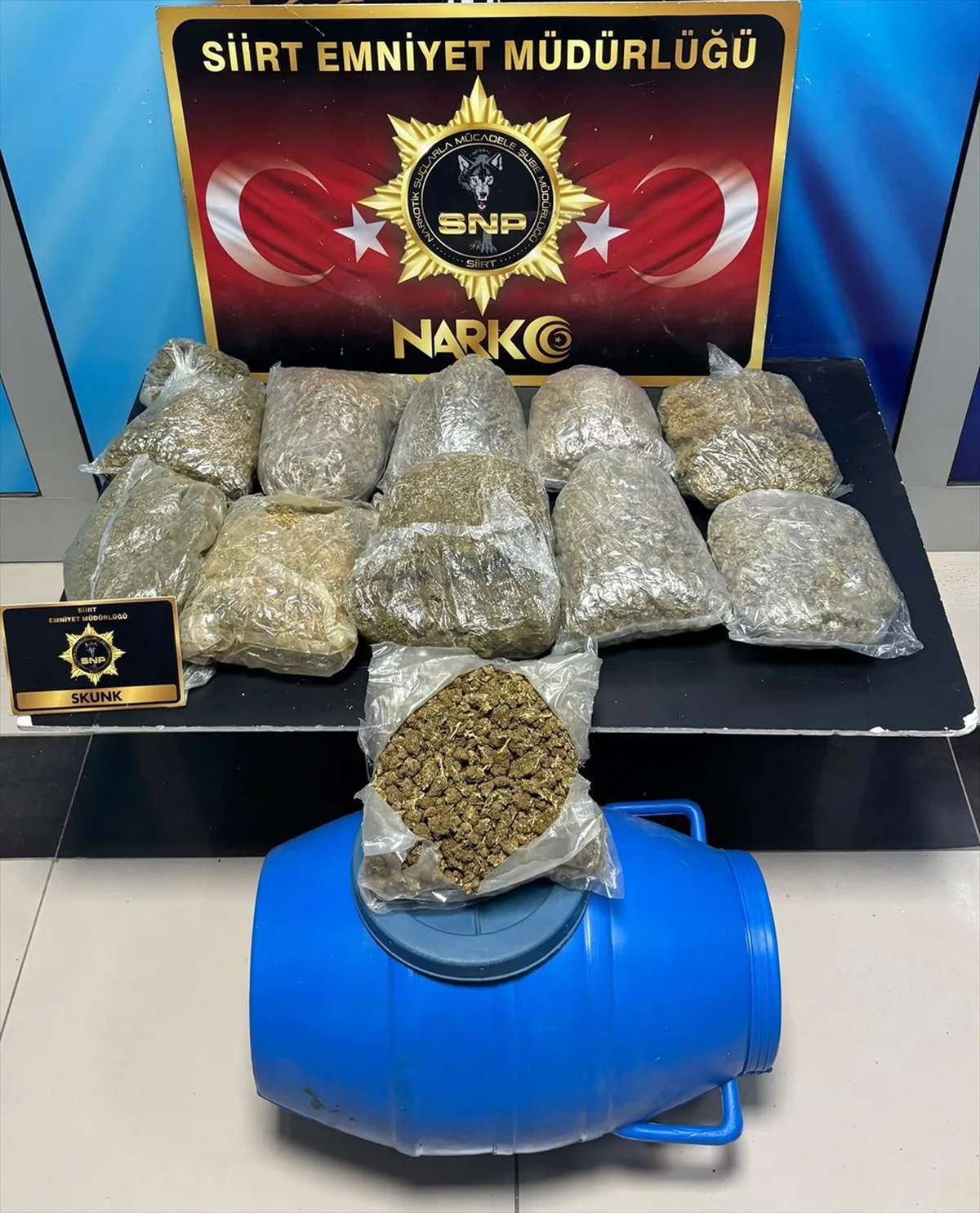 Siirt'te operasyonda 5 kilo 700 gram skunk ele geçirildi, 6 şüpheli gözaltına alındı