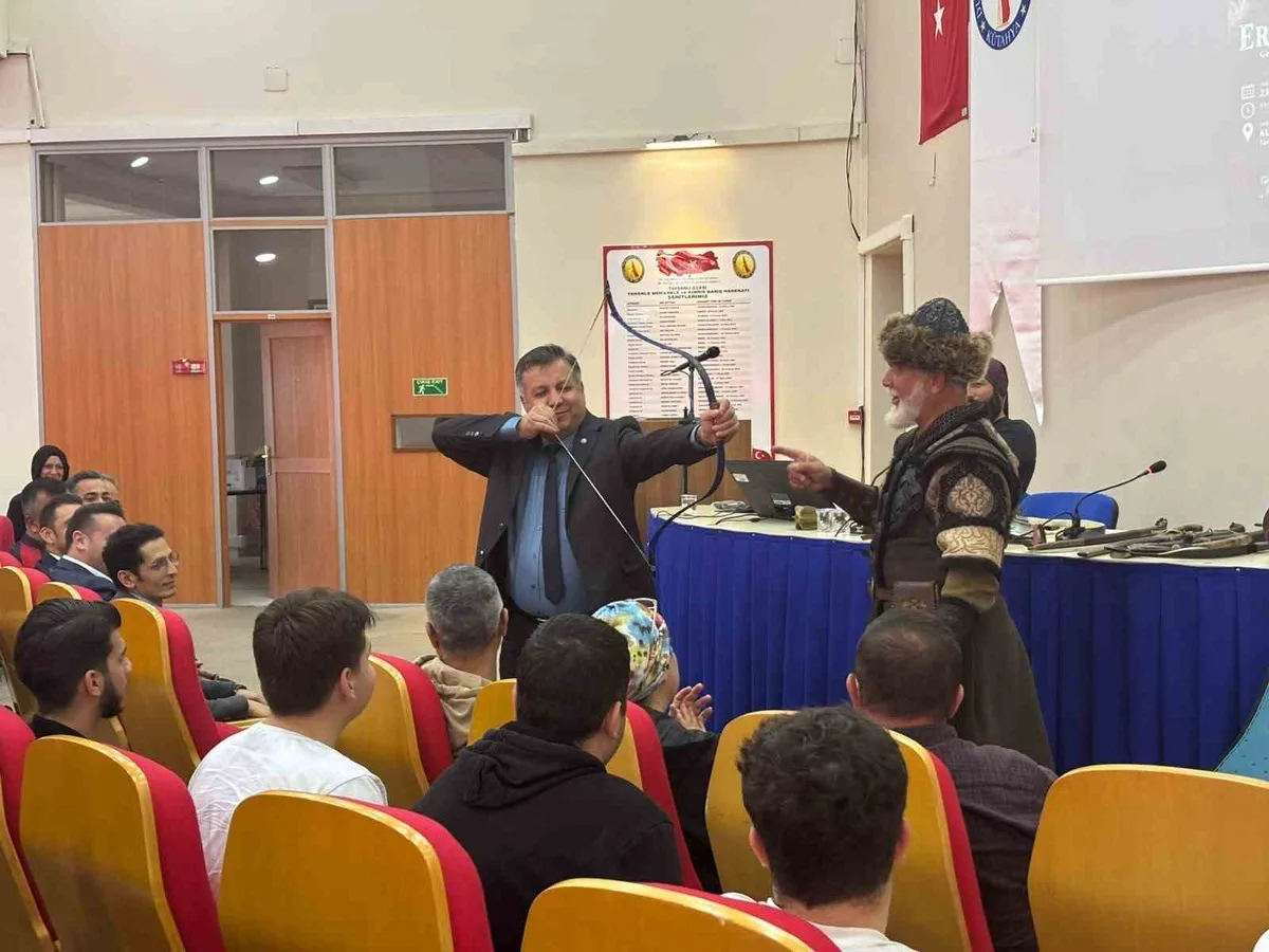DPÜ Tavşanlı MYO'da atlı okçuluk söyleşisine Ertan Erkekoğlu konuk oldu
