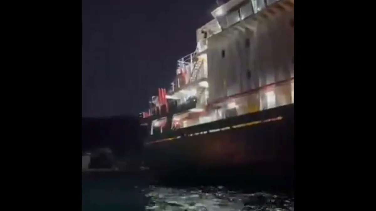 İstanbul Boğazı'nda arızalanan IVYAN tankeri Küçükçekmece'ye emniyetle demirletildi