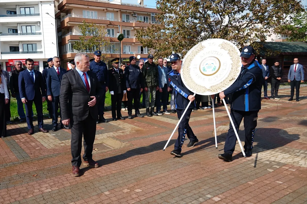 Yalova Armutlu'da Cumhuriyet'in 103. yıl dönümü kutlaması çelenk sunumuyla başladı