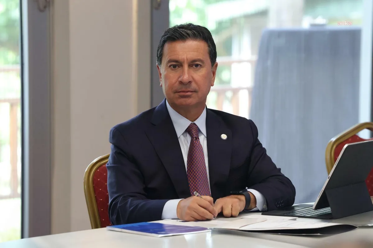 Muğla Büyükşehir Belediye Başkanı Ahmet Aras, CHP'den ayrılıp bağımsız oldu