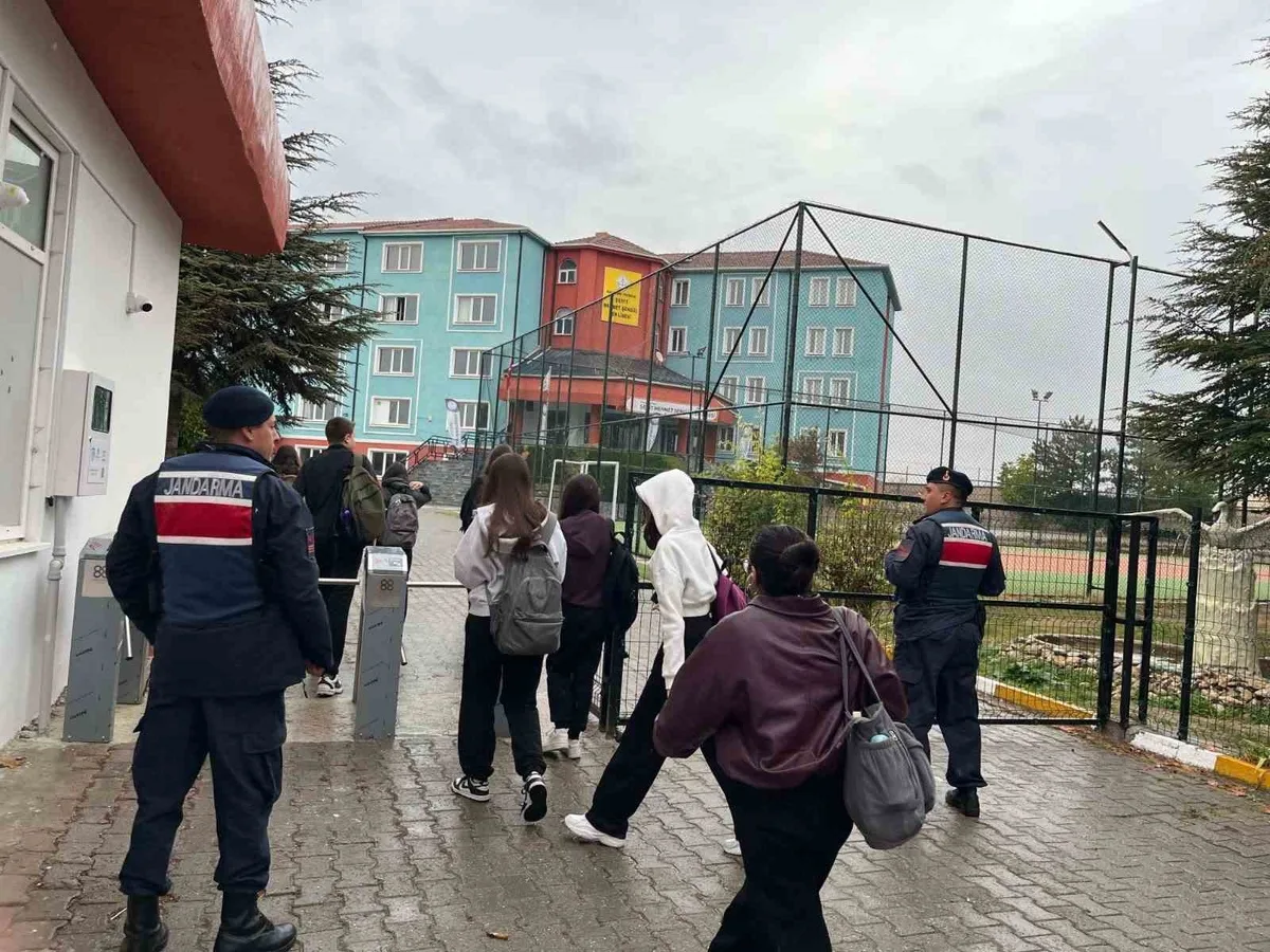 Eskişehir'de jandarma, 80 okul ve 24 servis aracını denetledi, olumsuzluk bulunmadı