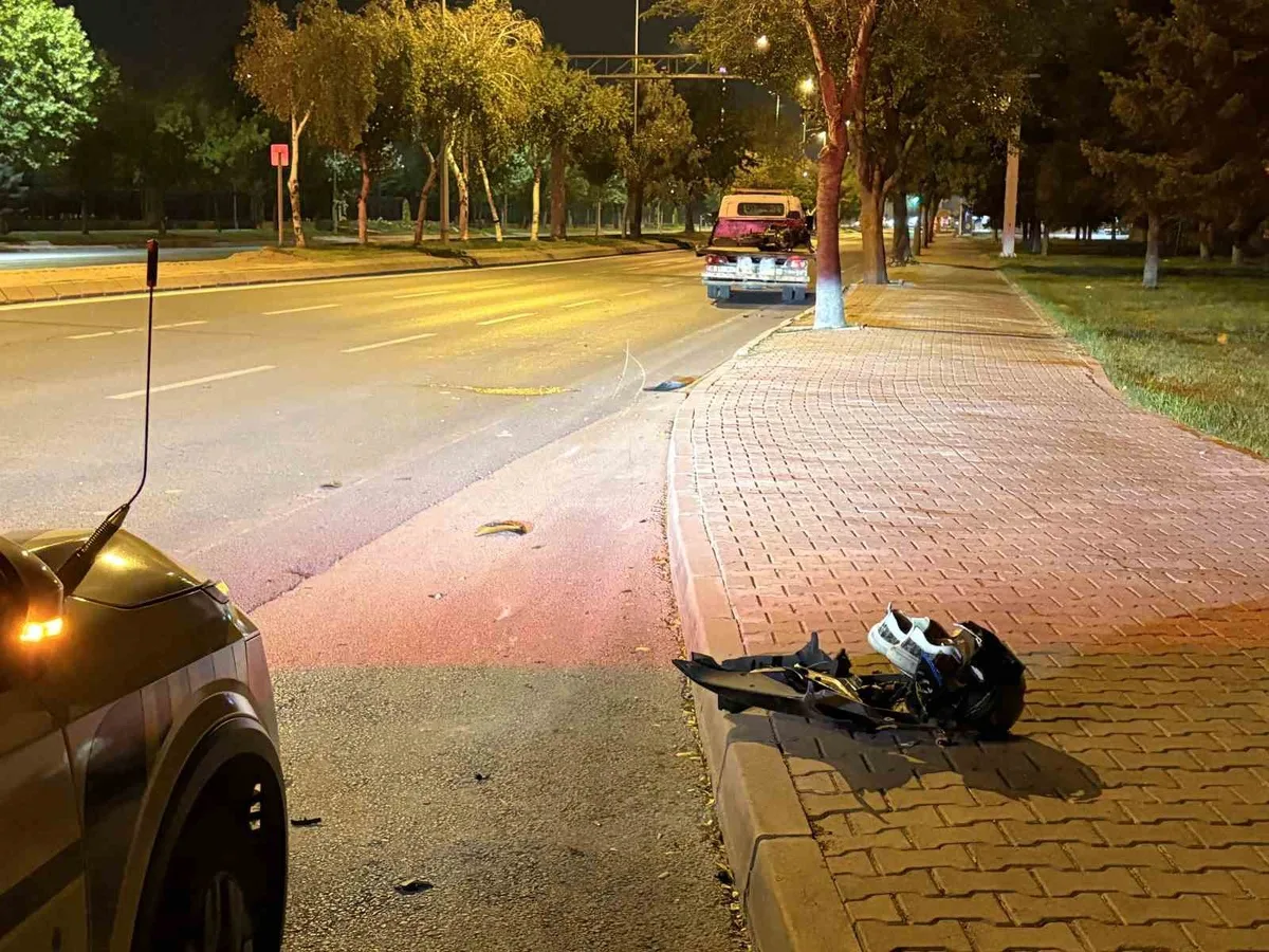 Kayseri Melikgazi'de motosiklet sürücüsü 50 metre sürüklenip ağır yaralandı