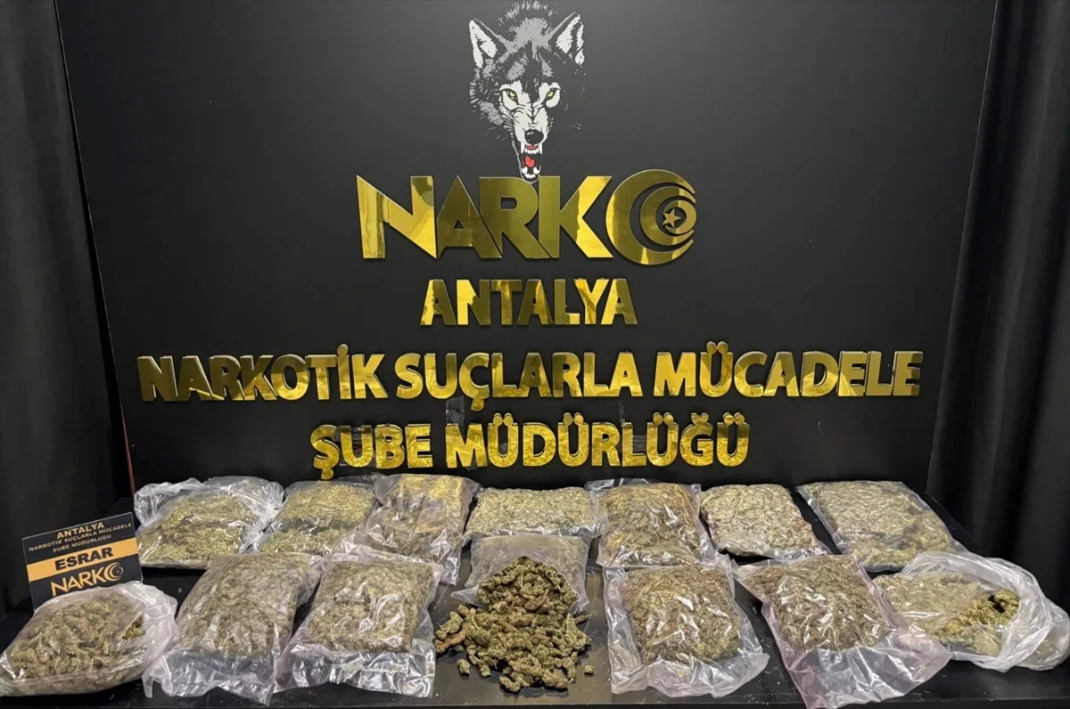 Antalya Kepez'de 7 kilo 500 gram esrar ele geçirildi, 2 şüpheliden biri tutuklandı