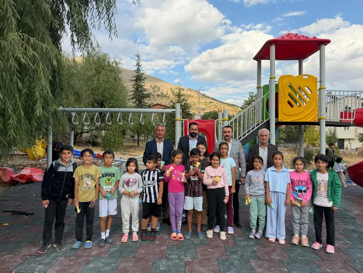 Çelikhan Kaymakamı Pelvan, deprem konutları ve oyun parklarını yerinde inceledi