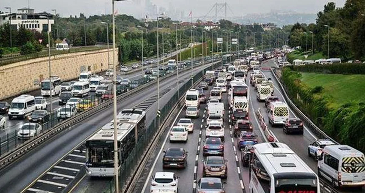 İstanbul'da trafik var mı? SON DAKİKA! 14 Ekim hangi ilçelerde trafik var, hangi yollar kapalı?